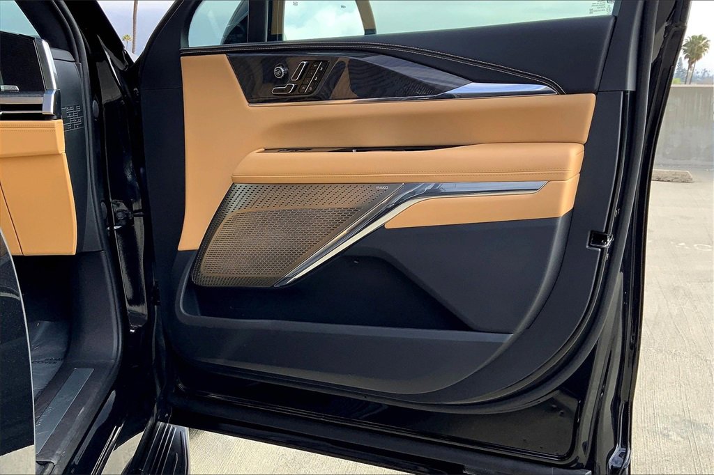 2025 Cadillac Escalade IQ Luxury photo 30