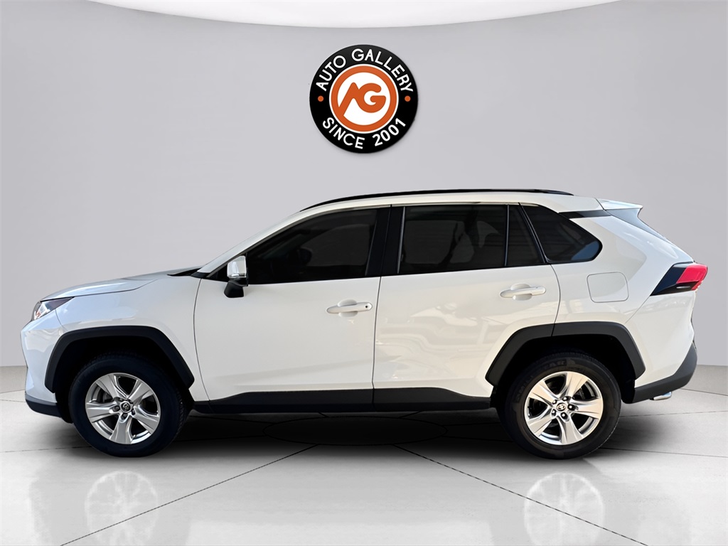 2021 Toyota RAV4 LE photo 4