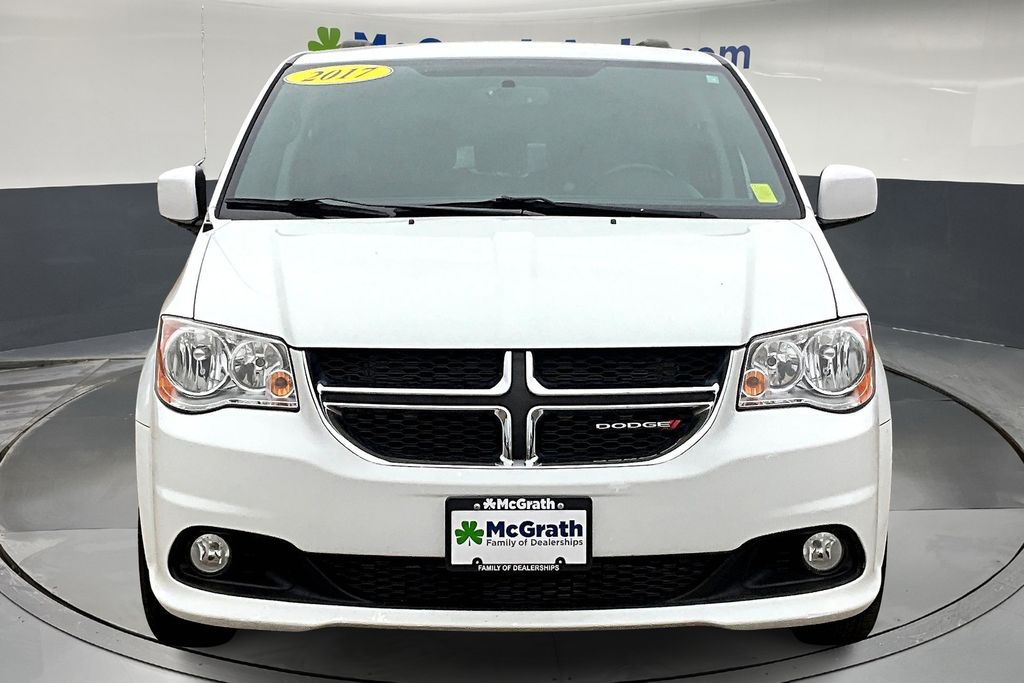 Used 2017 Dodge Grand Caravan SXT with VIN 2C4RDGCGXHR692993 for sale in Cedar Rapids, IA