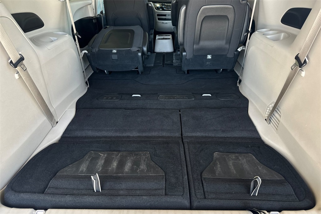 2022 Chrysler Voyager LX photo 14