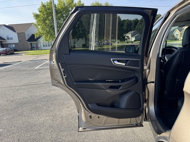 2020 Ford Edge SEL photo 19