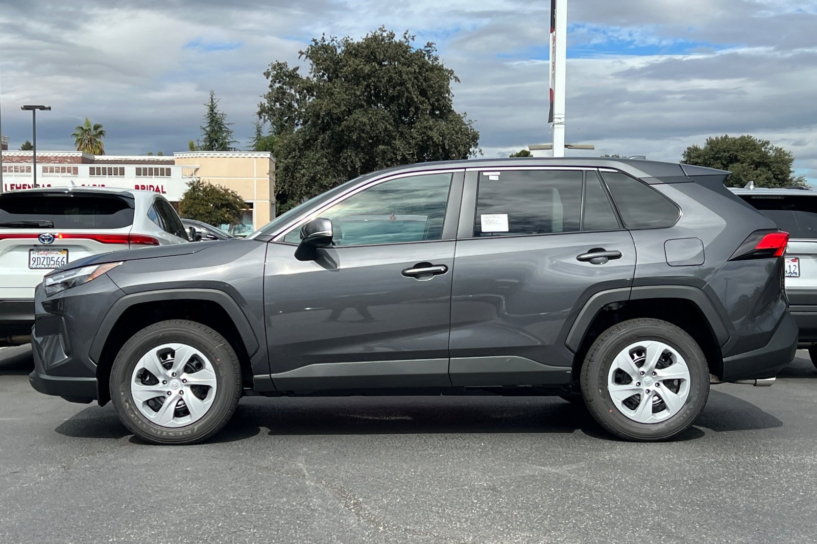 2025 Toyota RAV4 LE photo 4