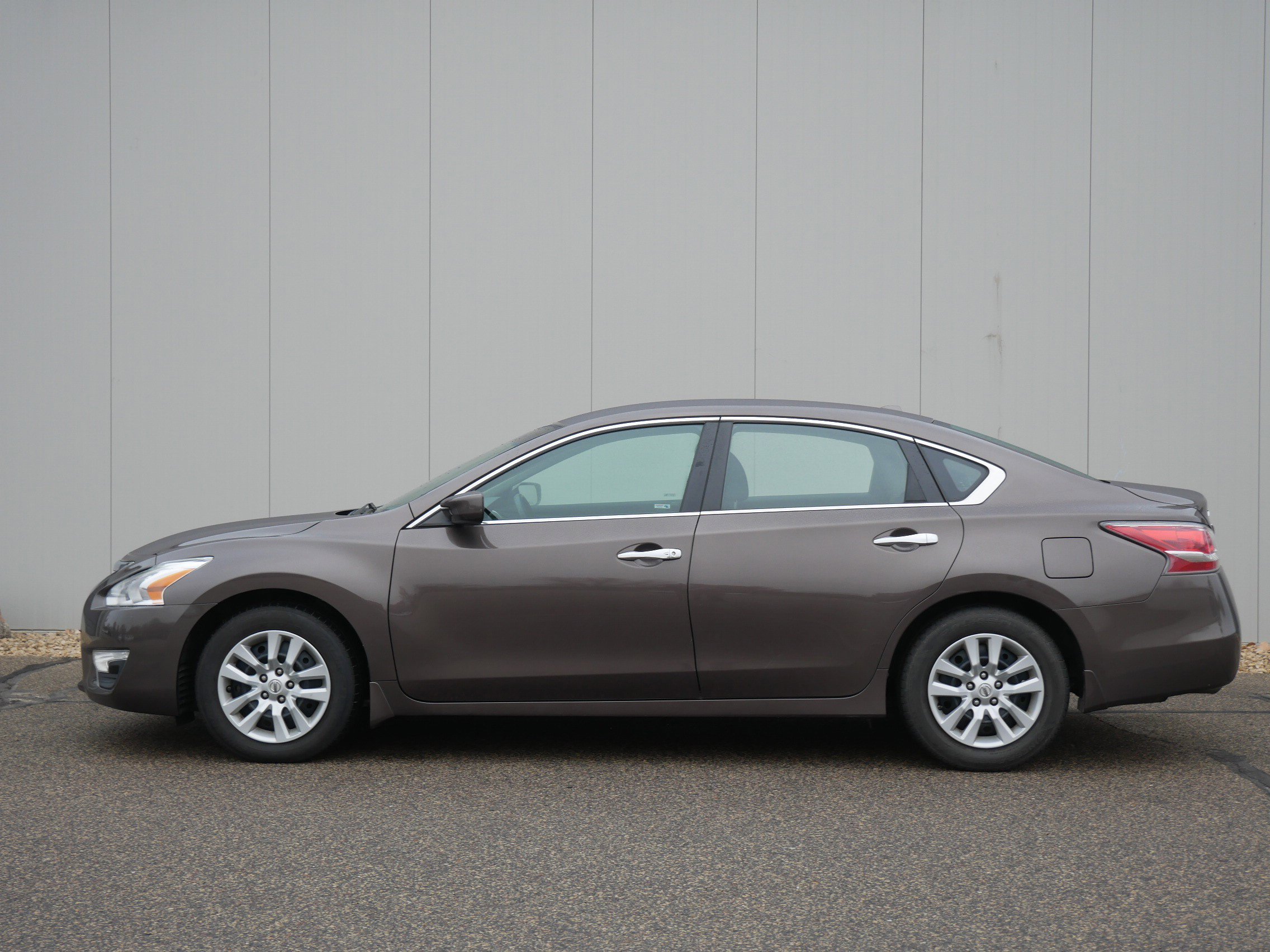 Used 2015 Nissan Altima S with VIN 1N4AL3AP0FC162054 for sale in Hastings, Minnesota