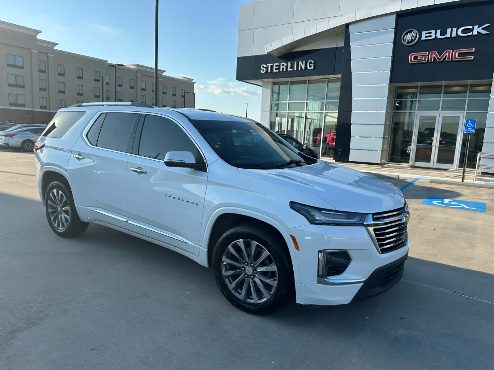 2023 Chevrolet Traverse Premier's photo