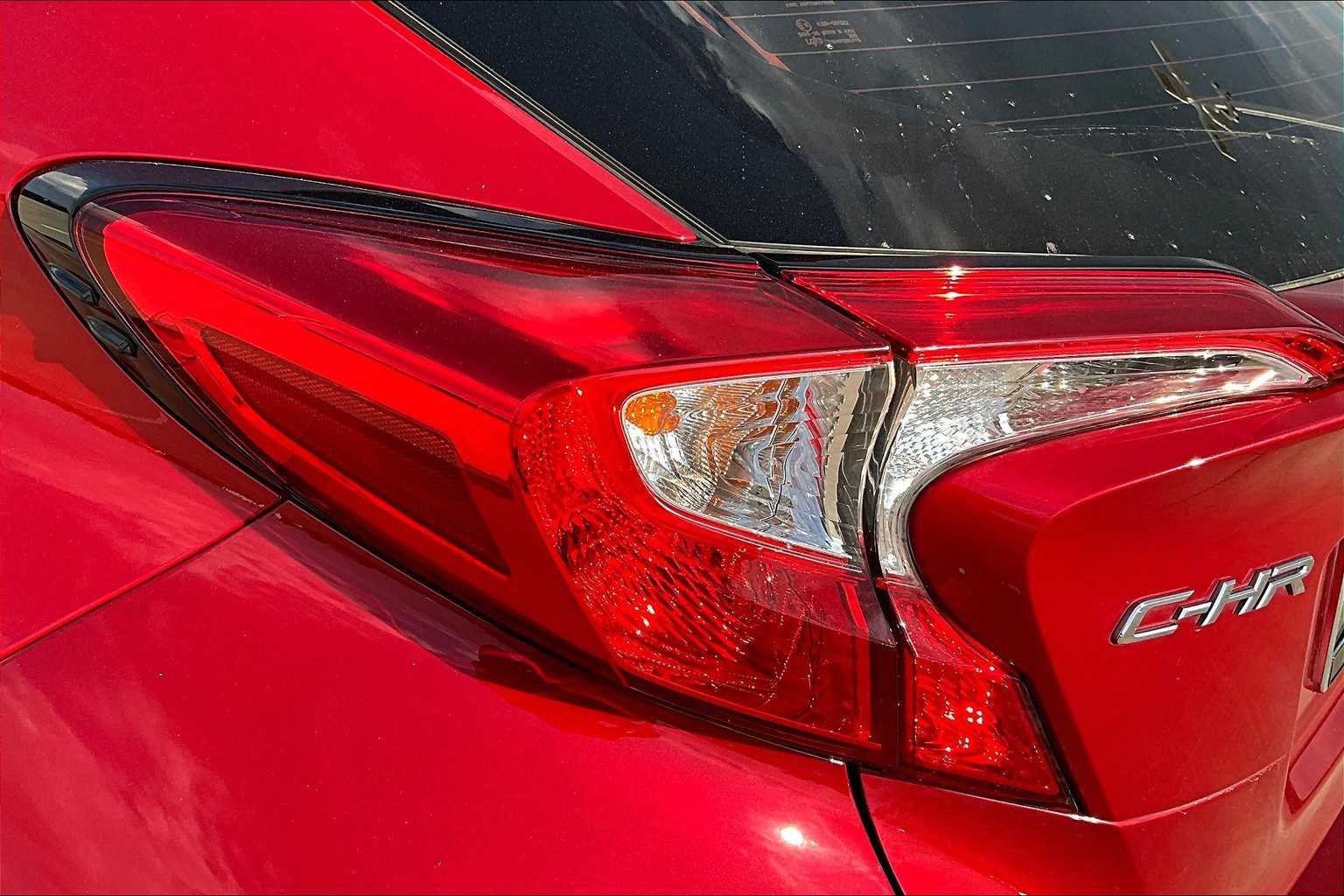 2020 Toyota C-HR LE photo 26