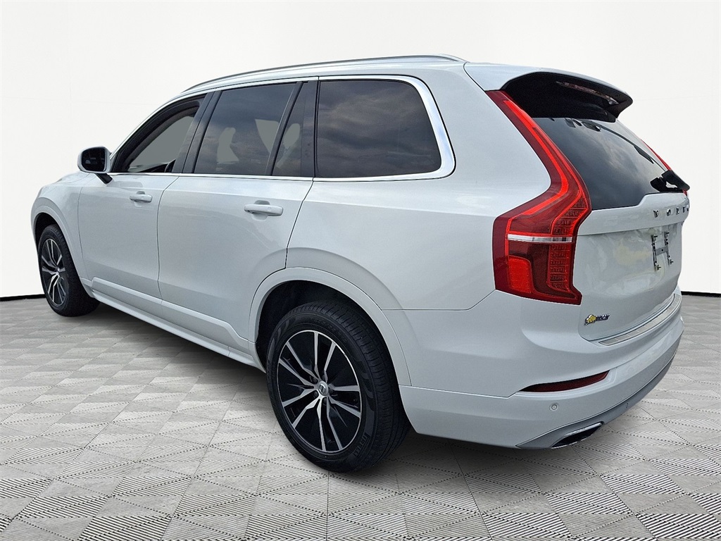 2020 Volvo XC90 T5 Momentum photo 4