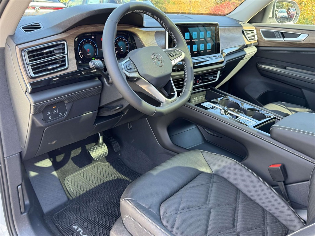 2026 Volkswagen Atlas SE Technology photo 2