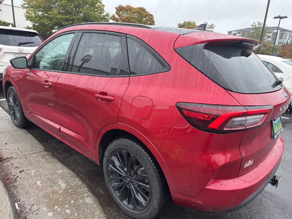 2023 Ford Escape Hybrid ST-Line Elite photo 4