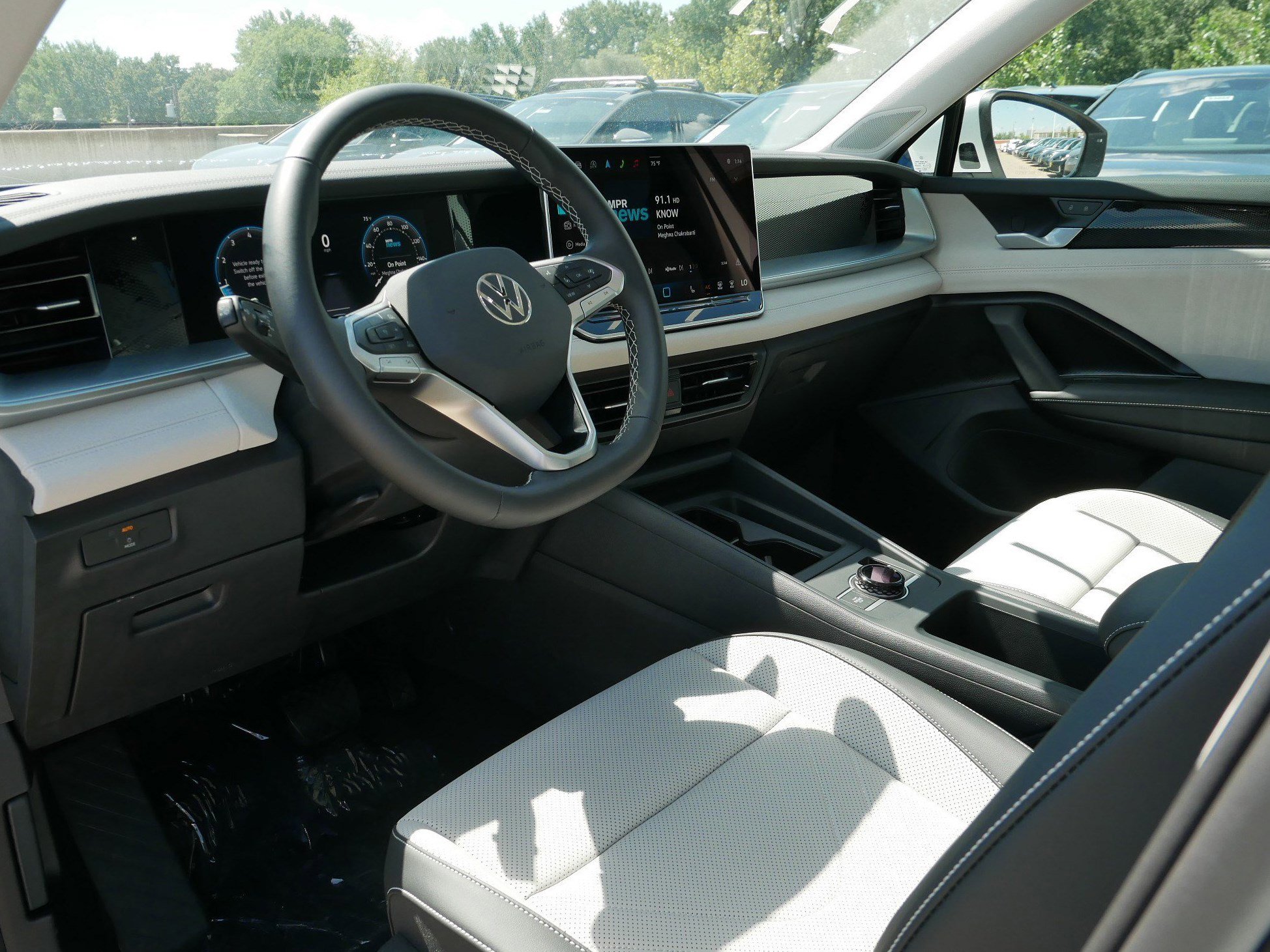 2025 Volkswagen Tiguan SE photo 3