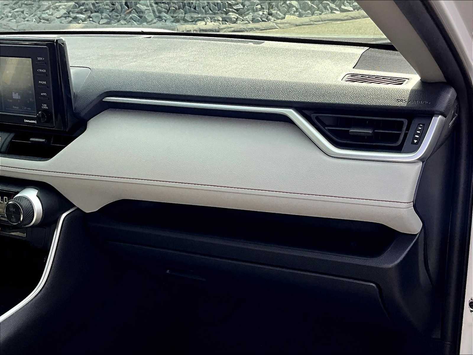 2021 Toyota RAV4 XLE photo 13
