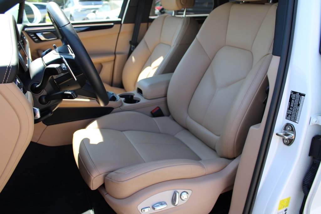 2024 Porsche Macan Base photo 5