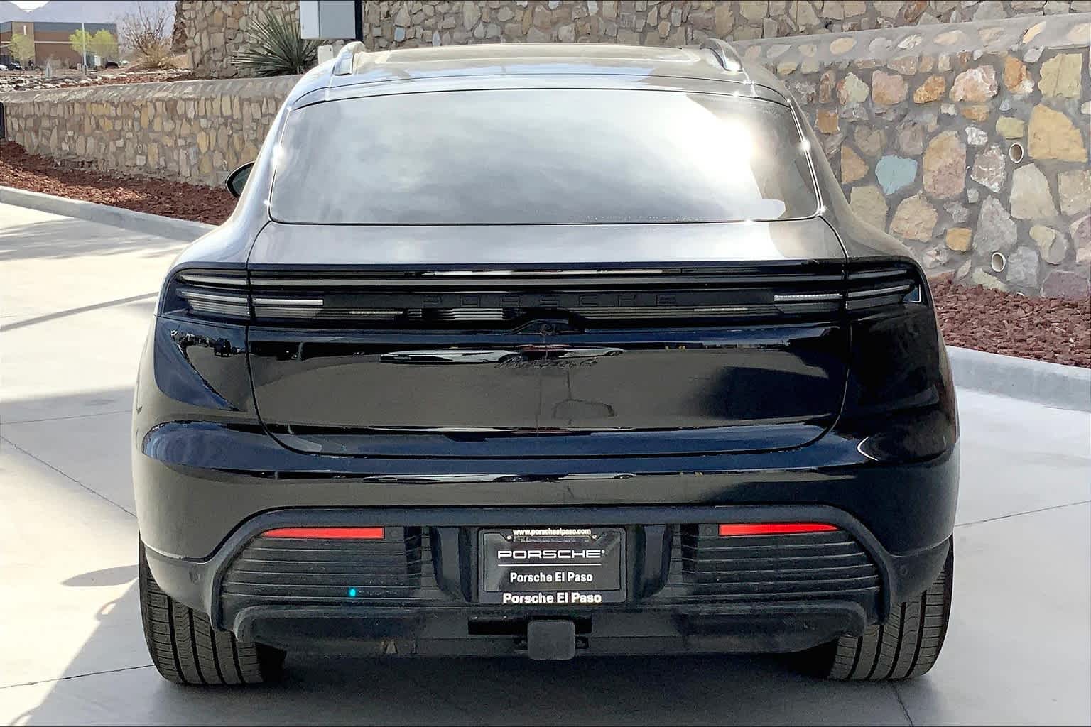 2025 Porsche Macan Electric 4 photo 6