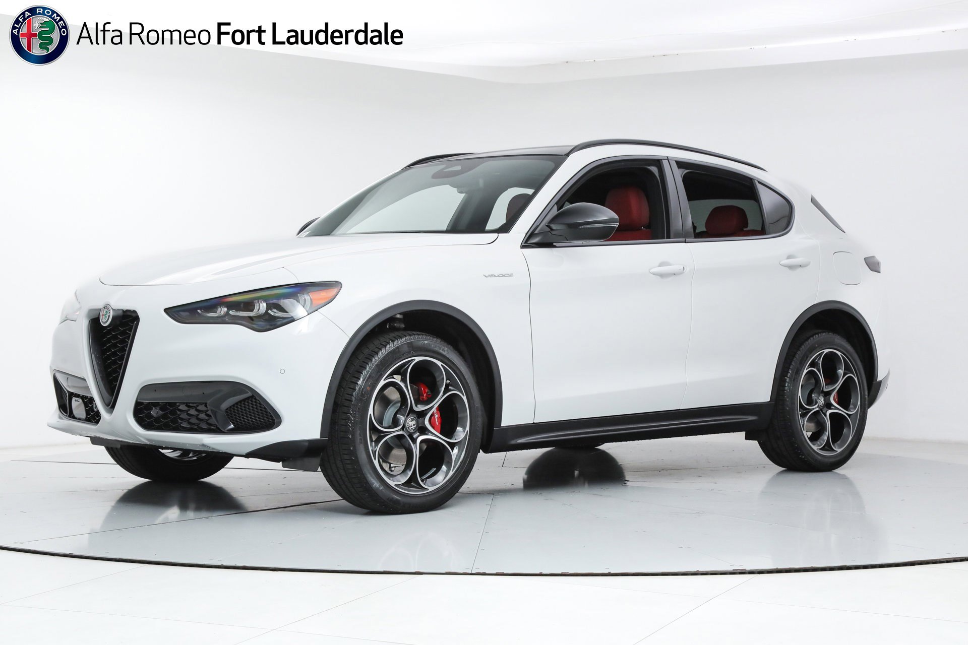 2025 Alfa Romeo Stelvio Base's photo