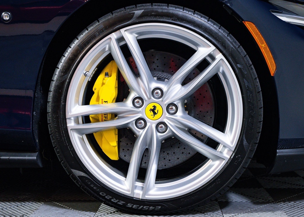 2024 Ferrari Roma Base photo 11
