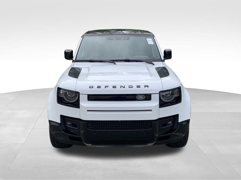 2025 Land Rover Defender 110 V8 photo 2