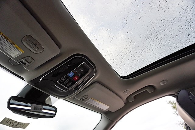 New 2023 Diamond Black Crystal Pearl-Coat Exterior Paint Jeep 4xe image 28