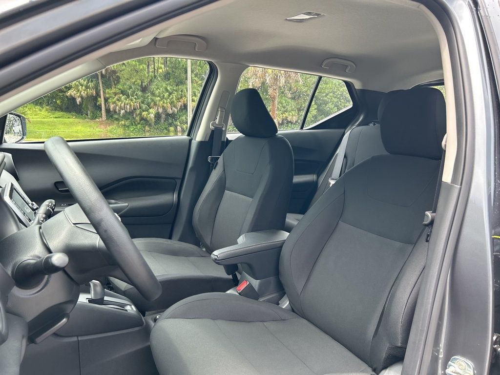 2025 Nissan Kicks Play S photo 10