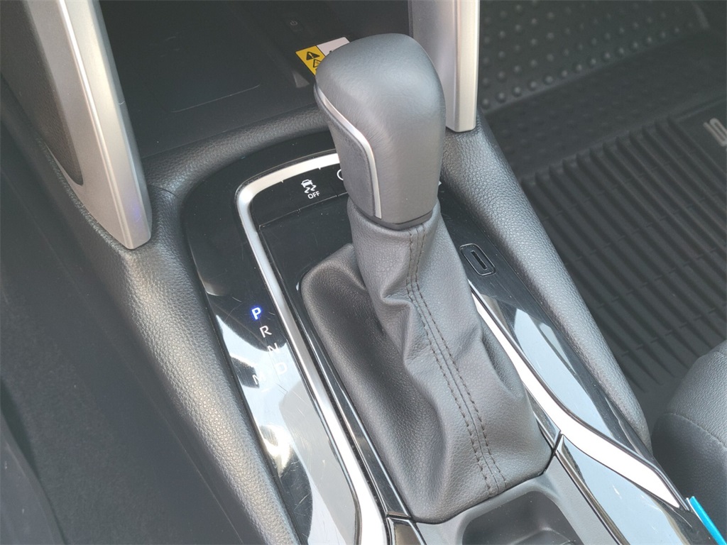 2023 Toyota Corolla Cross XLE photo 23