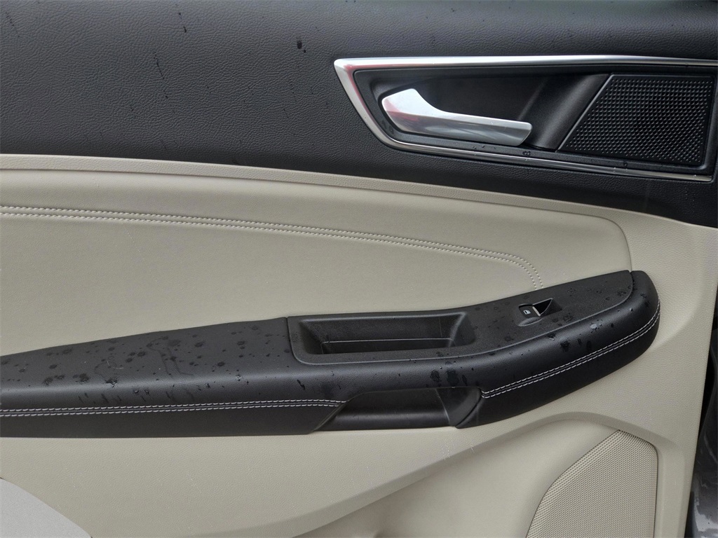 2021 Ford Edge Titanium photo 19