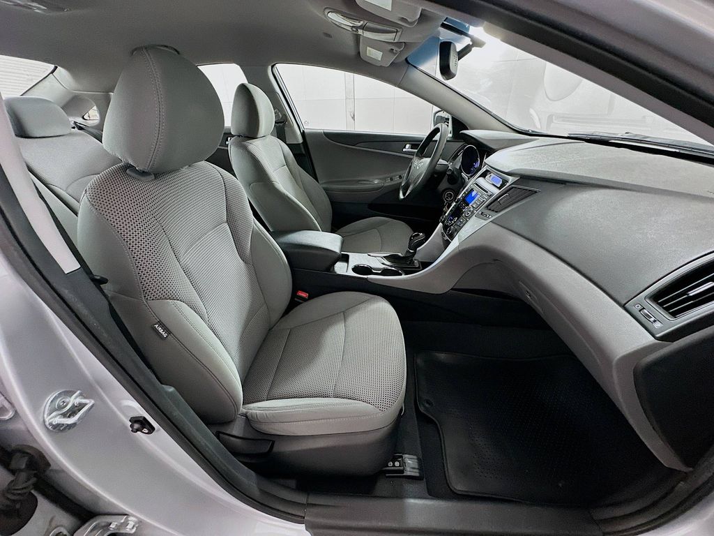 2011 Hyundai Sonata GLS photo 23