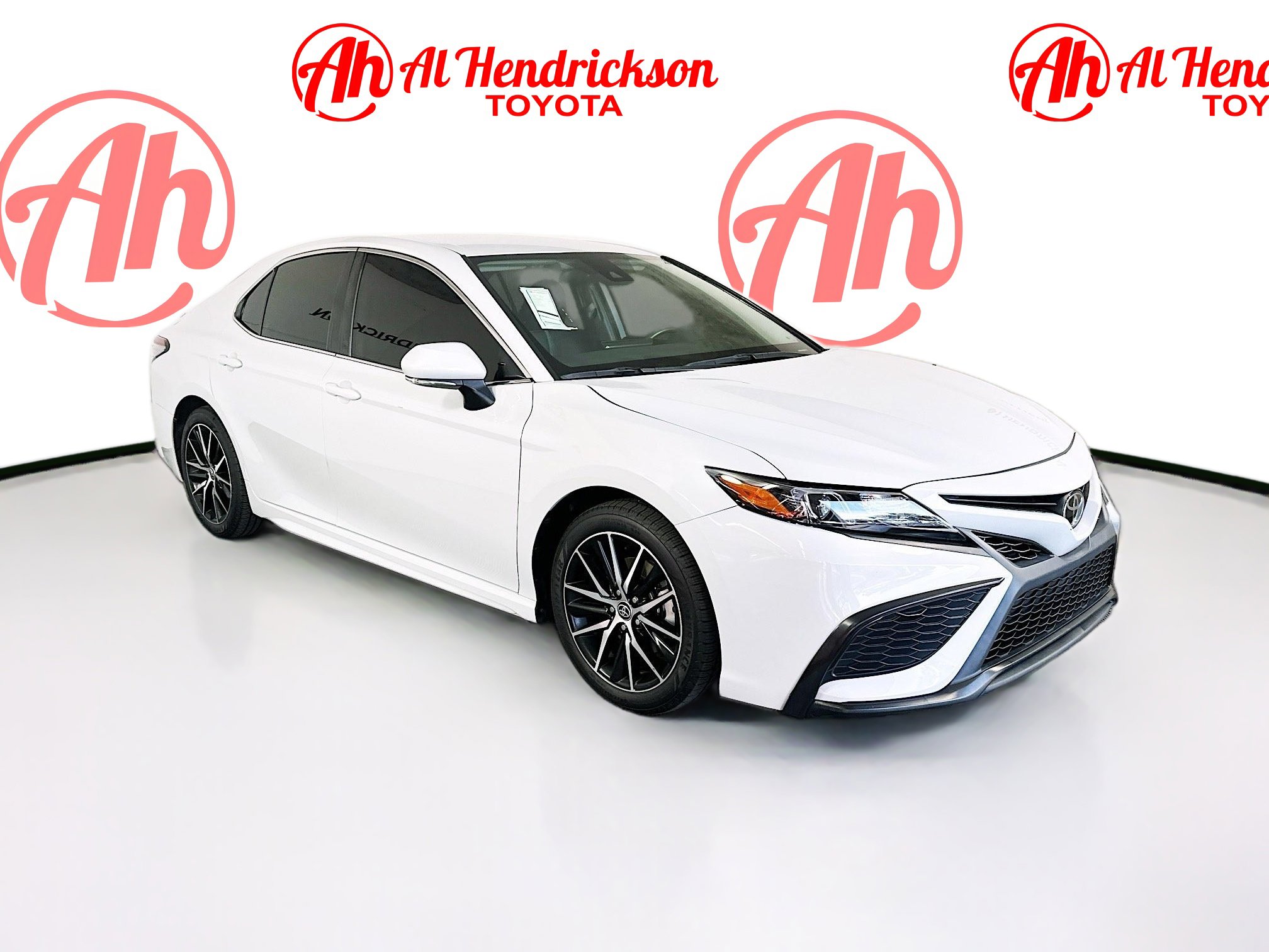 2023 Toyota Camry SE's photo