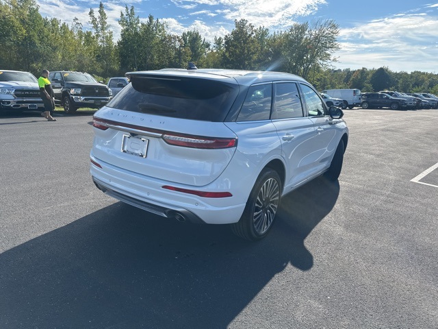 2022 Lincoln Corsair Standard photo 7