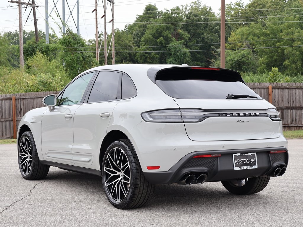 2025 Porsche Macan T photo 3