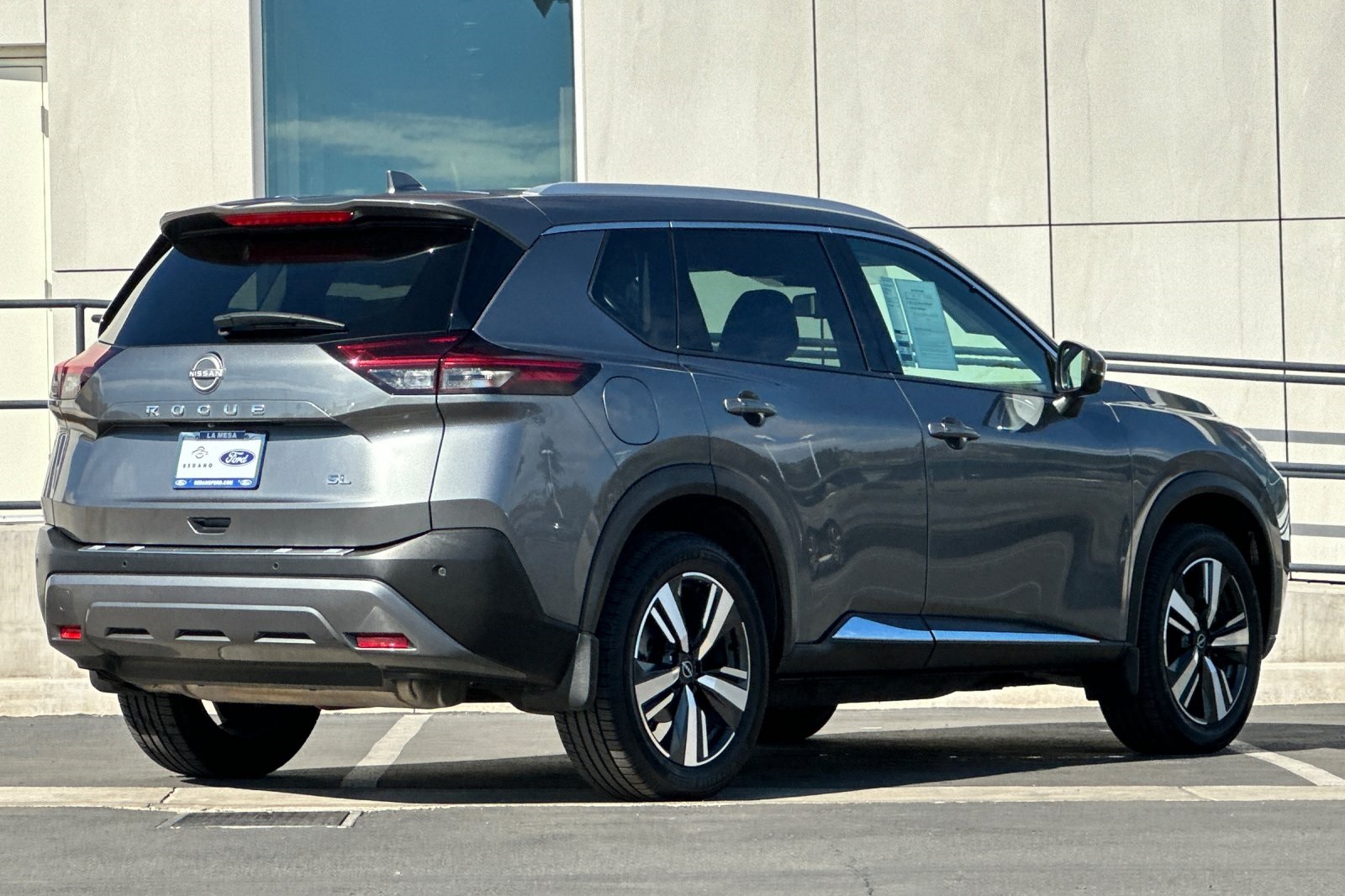 2022 Nissan Rogue SL photo 2