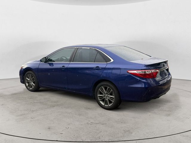 2016 Toyota Camry SE photo 3