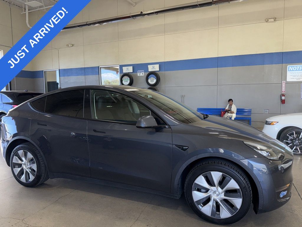 Used 2021 Tesla Model Y Long Range with VIN 5YJYGDEE5MF086231 for sale in Kansas City
