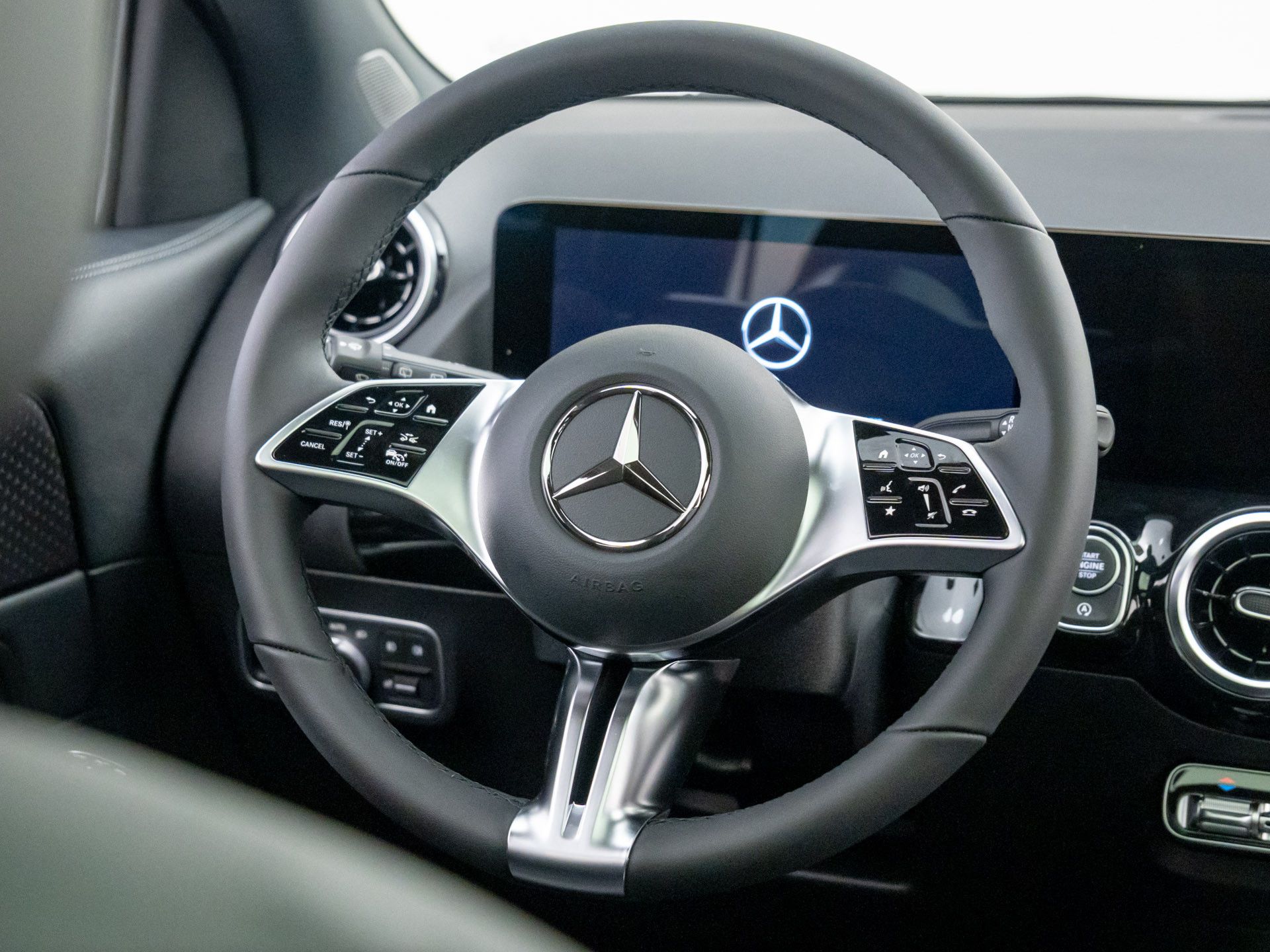 2026 Mercedes Benz GLA 250 4MATIC photo 8