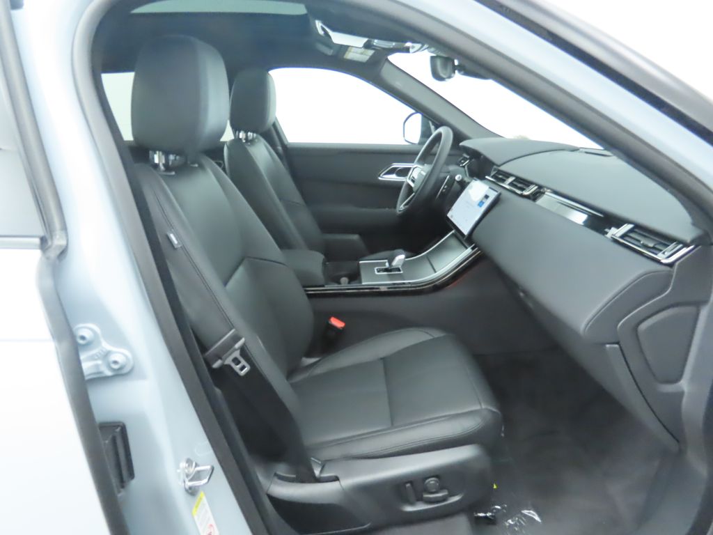 2025 Land Rover Range Rover Velar SE photo 19