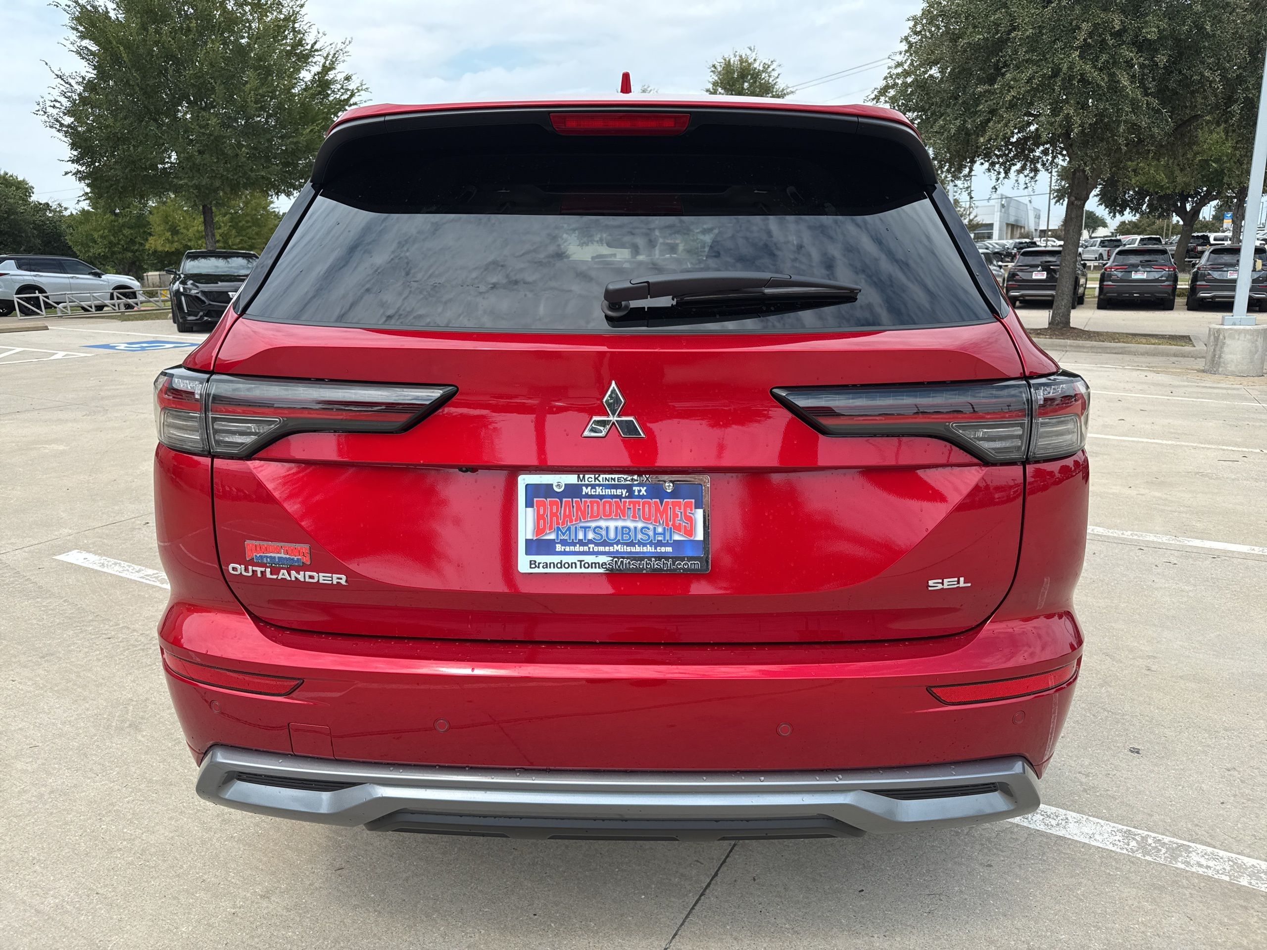 2025 Mitsubishi Outlander SEL photo 4