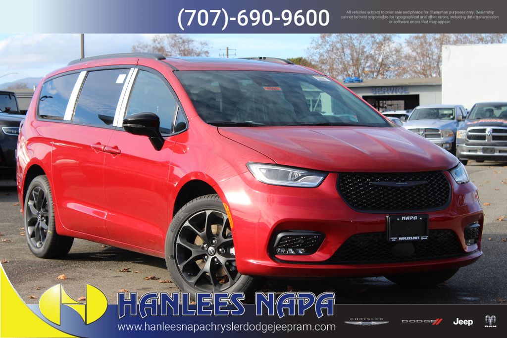 2026 Chrysler Pacifica Limited's photo