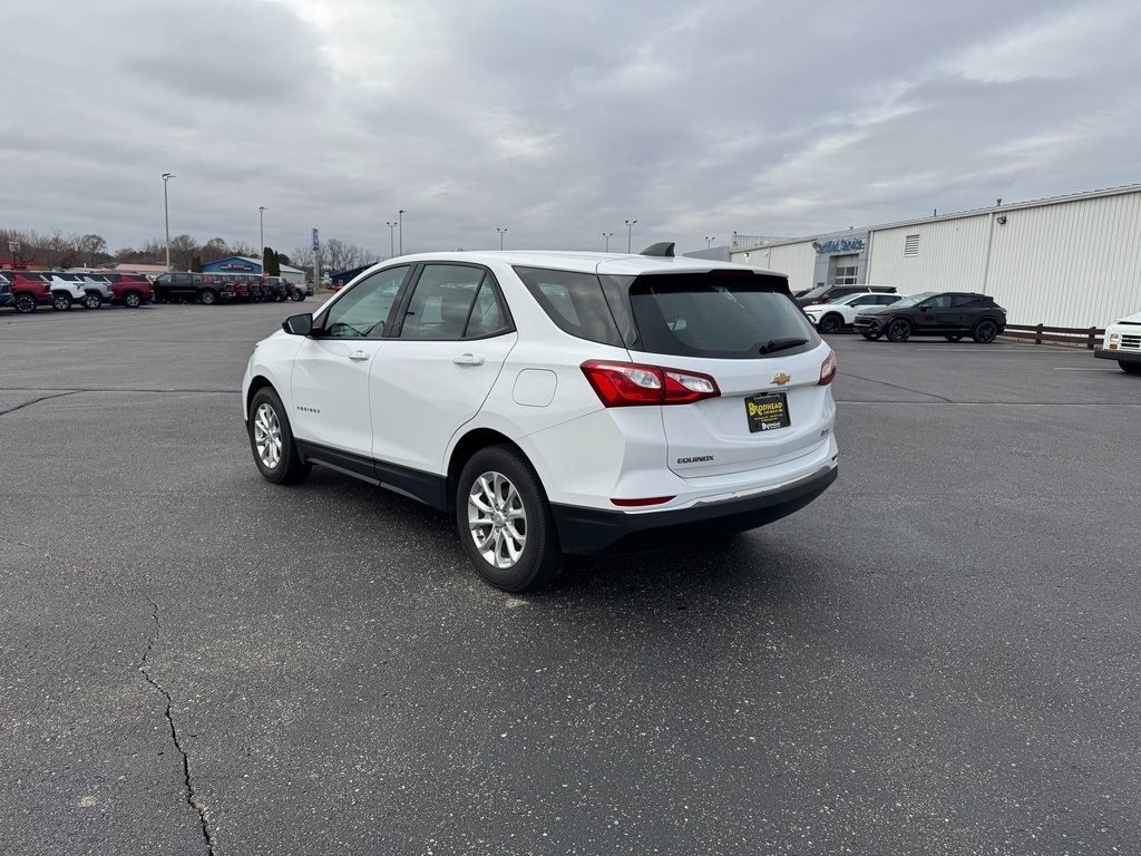 2018 Chevrolet Equinox LS photo 2