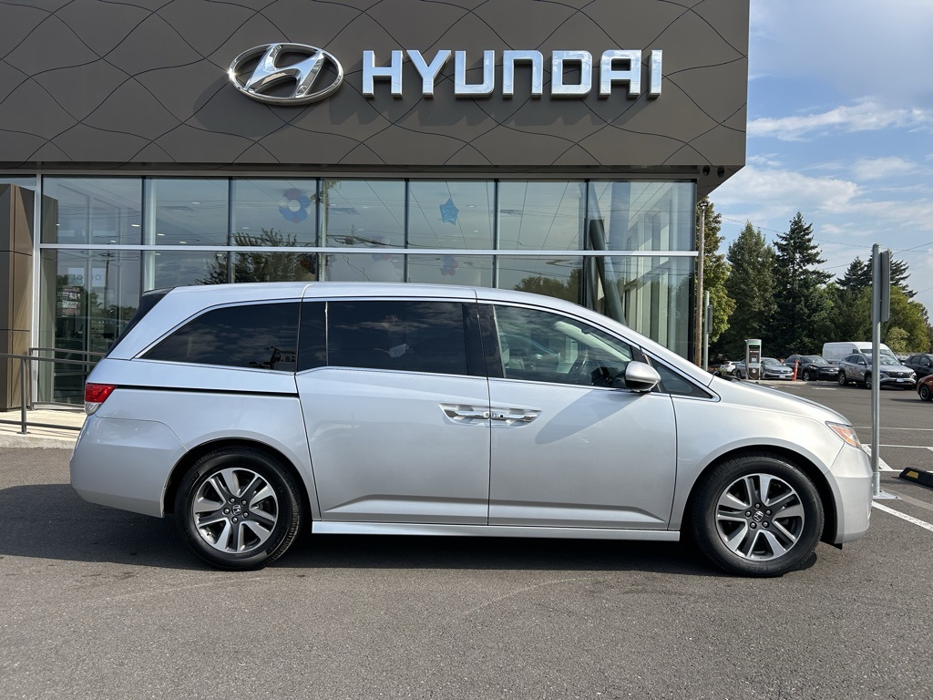 2015 Honda Odyssey Touring photo 5
