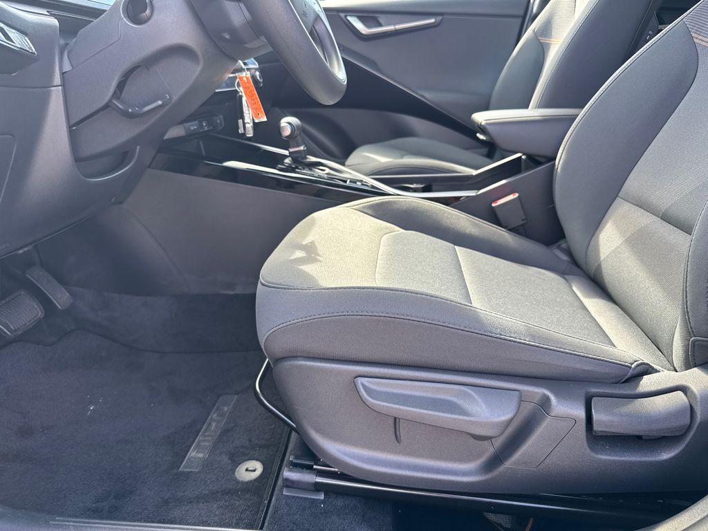 2024 Kia Niro LX photo 10