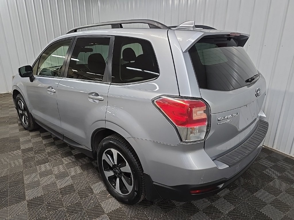 2017 Subaru Forester 2.5i Limited photo 5