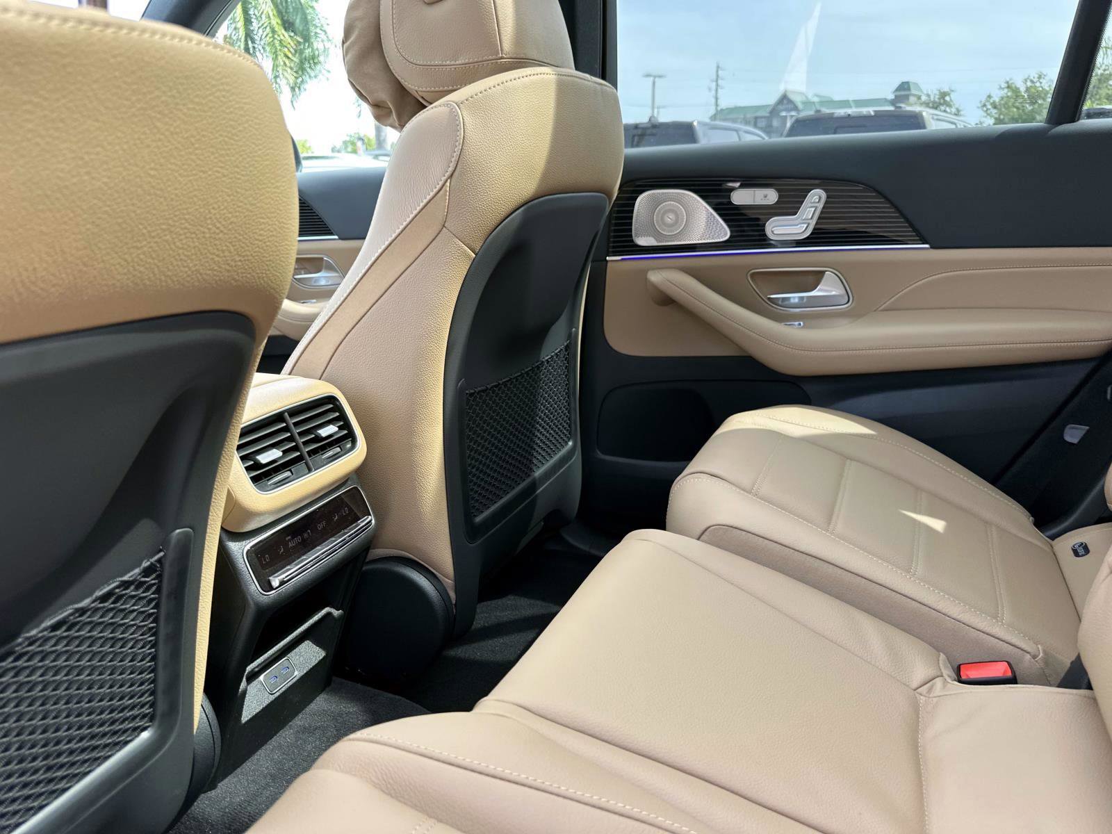 2026 Mercedes Benz GLS 450 4MATIC photo 9