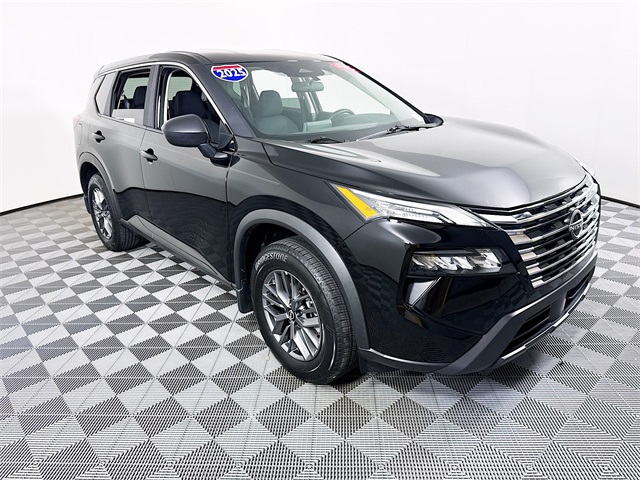 2025 Nissan Rogue S's photo