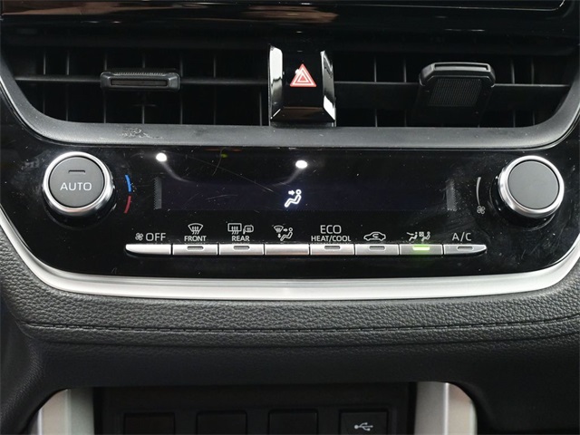 2025 Toyota Corolla Cross LE photo 4