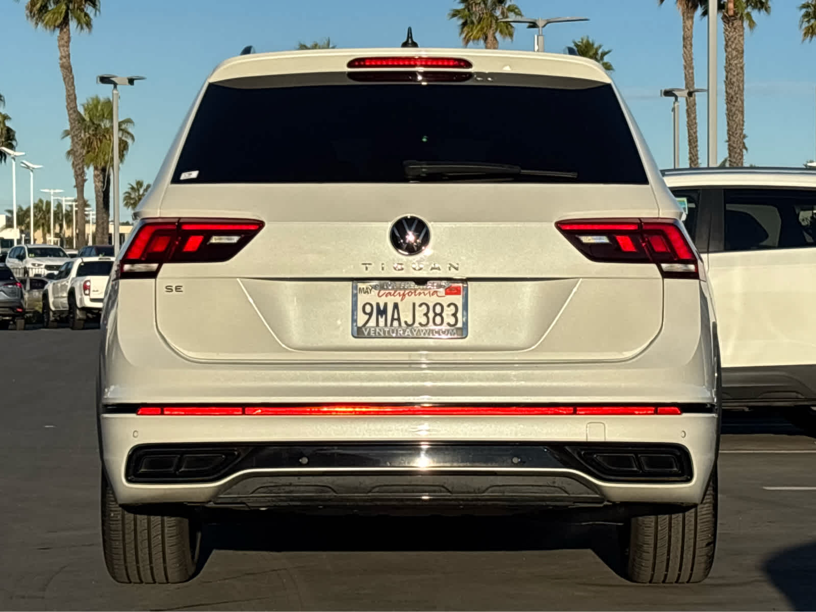 2024 Volkswagen Tiguan SE R-Line Black photo 4