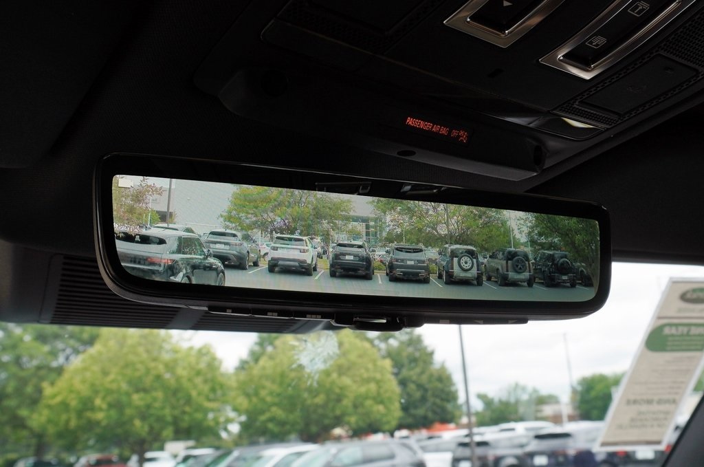 2025 Land Rover Defender 110 X-Dynamic SE photo 16