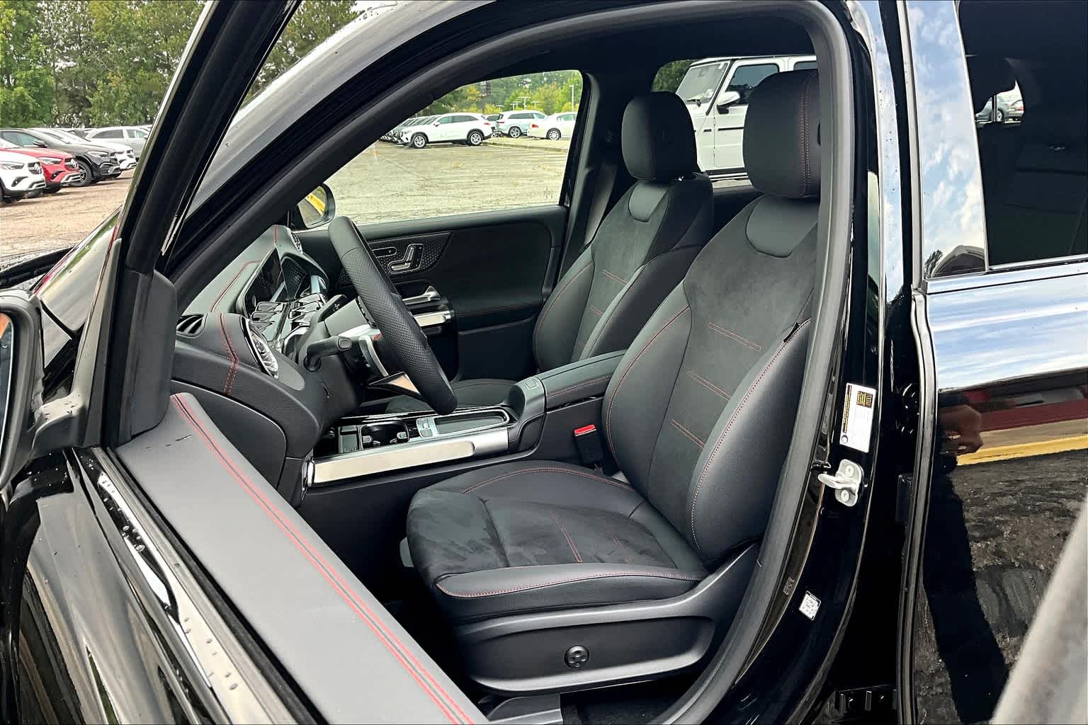 2024 Mercedes Benz EQB 300 4MATIC photo 7