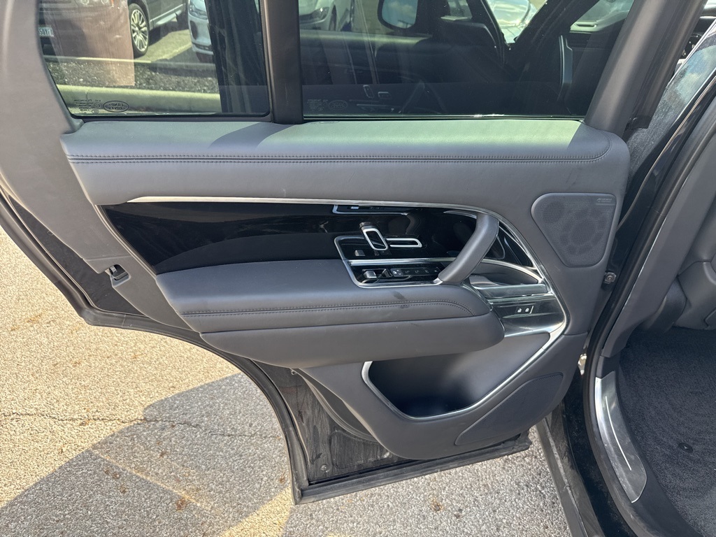 2023 Land Rover Range Rover SE photo 15