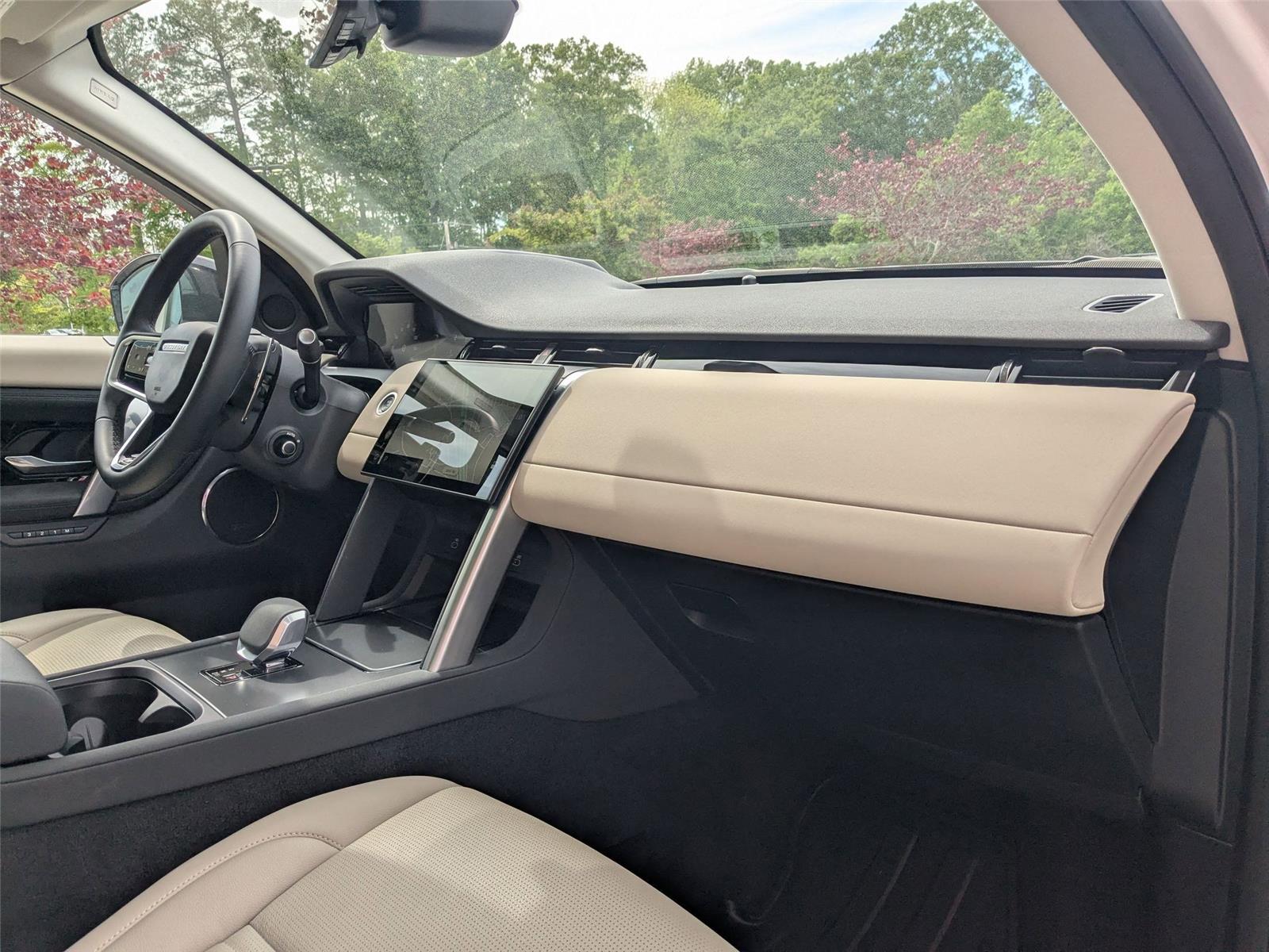 2024 Land Rover Discovery Sport S photo 32