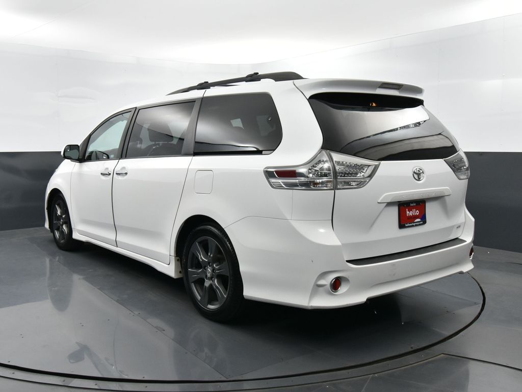 2017 Toyota Sienna SE photo 29
