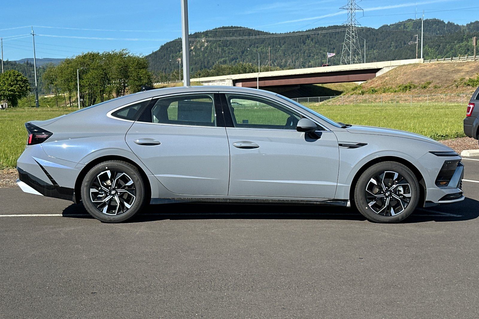 2025 Hyundai Sonata SEL photo 2