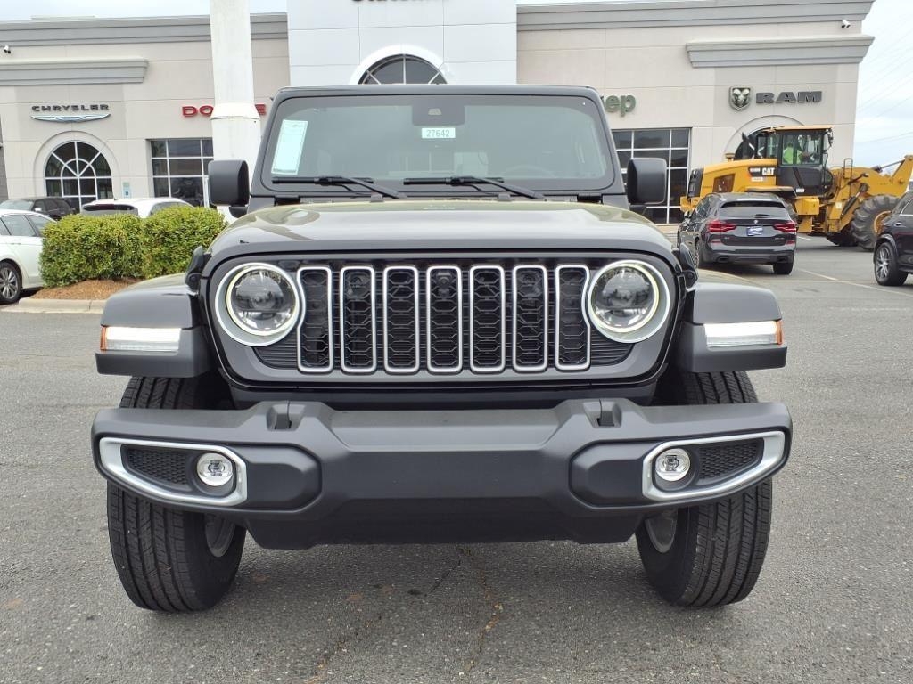 2025 Jeep Wrangler Sahara photo 2