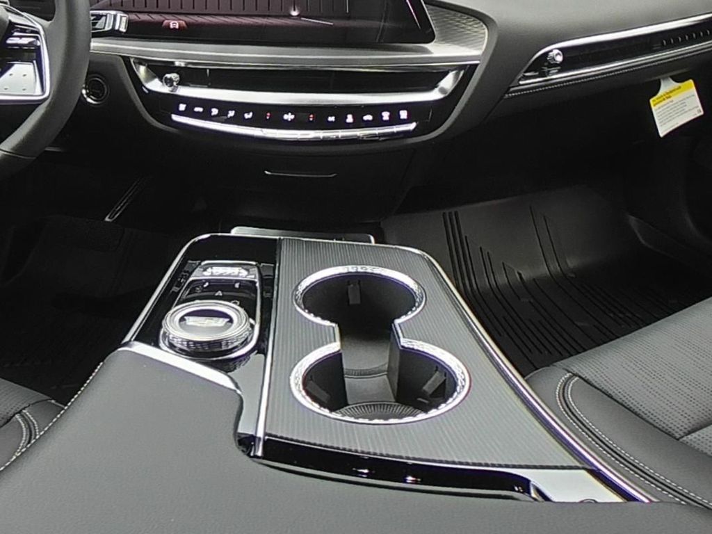 2025 Cadillac Lyriq Luxury photo 12